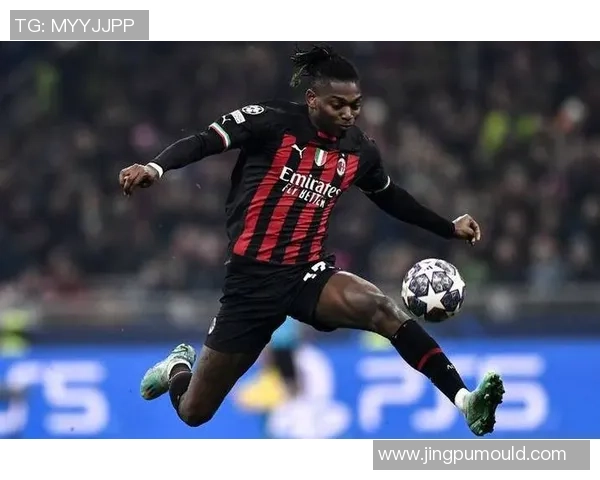 世界杯冷门瞬间：那不勒斯1-0战胜AC米兰引发全场狂欢